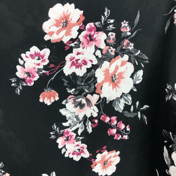 Torrid Black Floral Flutter Sleeve Georgette Top - Picture 6 of 8